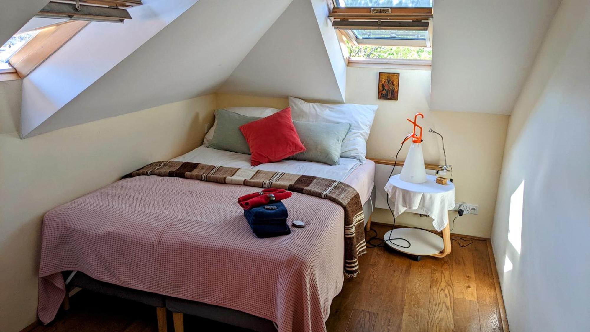 Guestrooms, Rooftop With Garden, Spacious Living Room, Character And Fireplace Gasthof