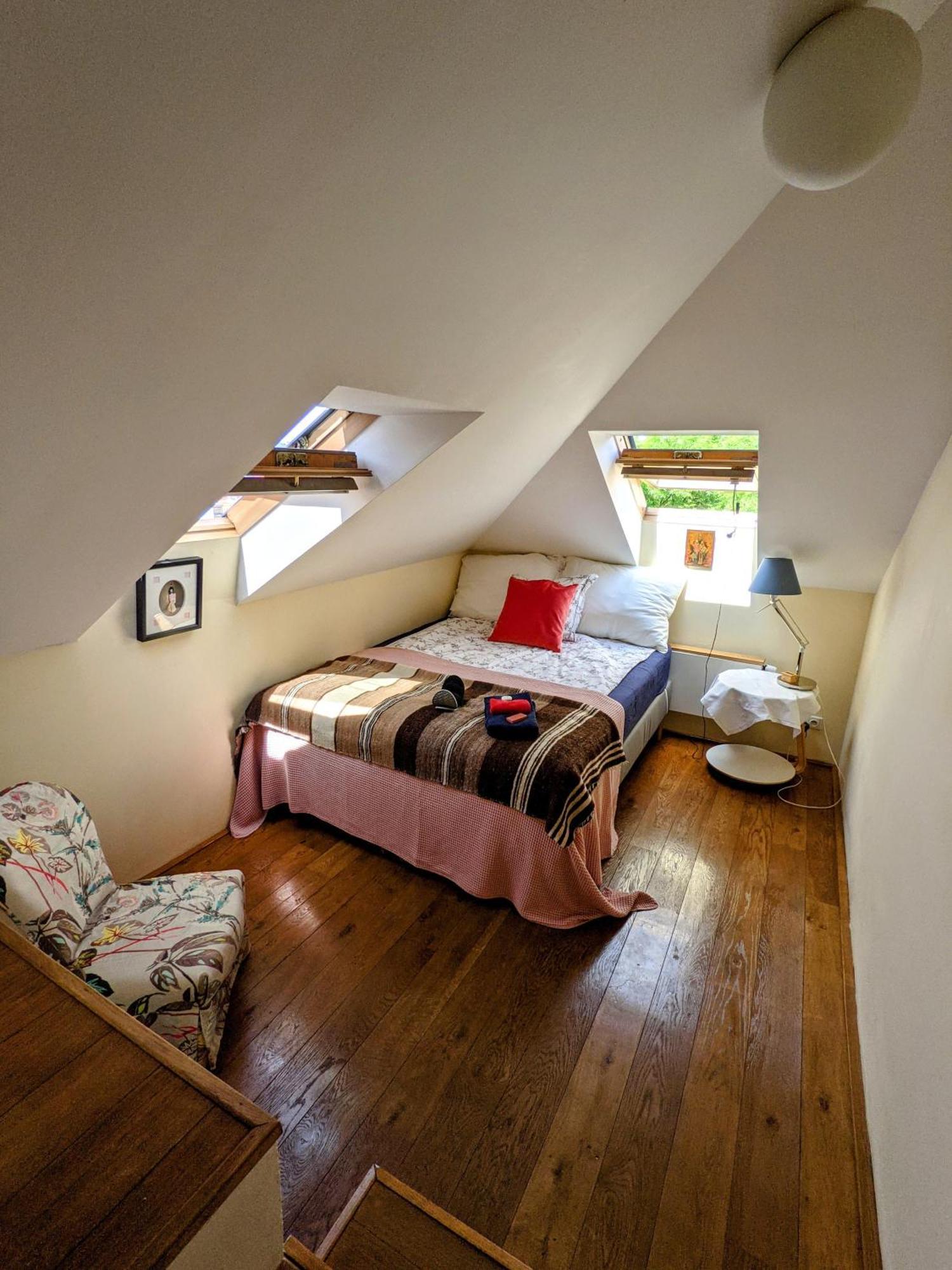 Pensionat Guestrooms, Rooftop With Garden, Spacious Living Room, Character And Fireplace Prag